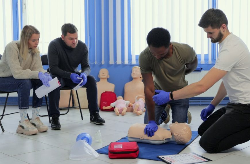 Why Is First Aid Training Useful For People Of All Ages?