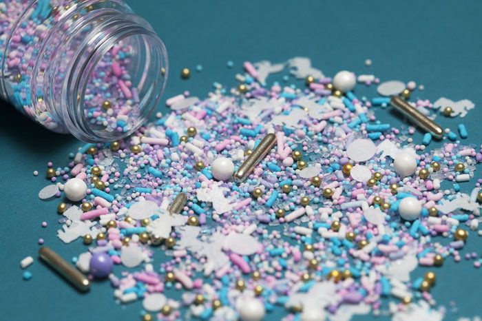 How Vibrant Edible Glitter Adds Lasting Sparkle To Sweet Treat Presentations